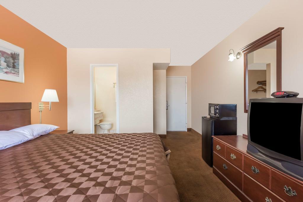 Travelodge By Wyndham Mesa Bagian luar foto
