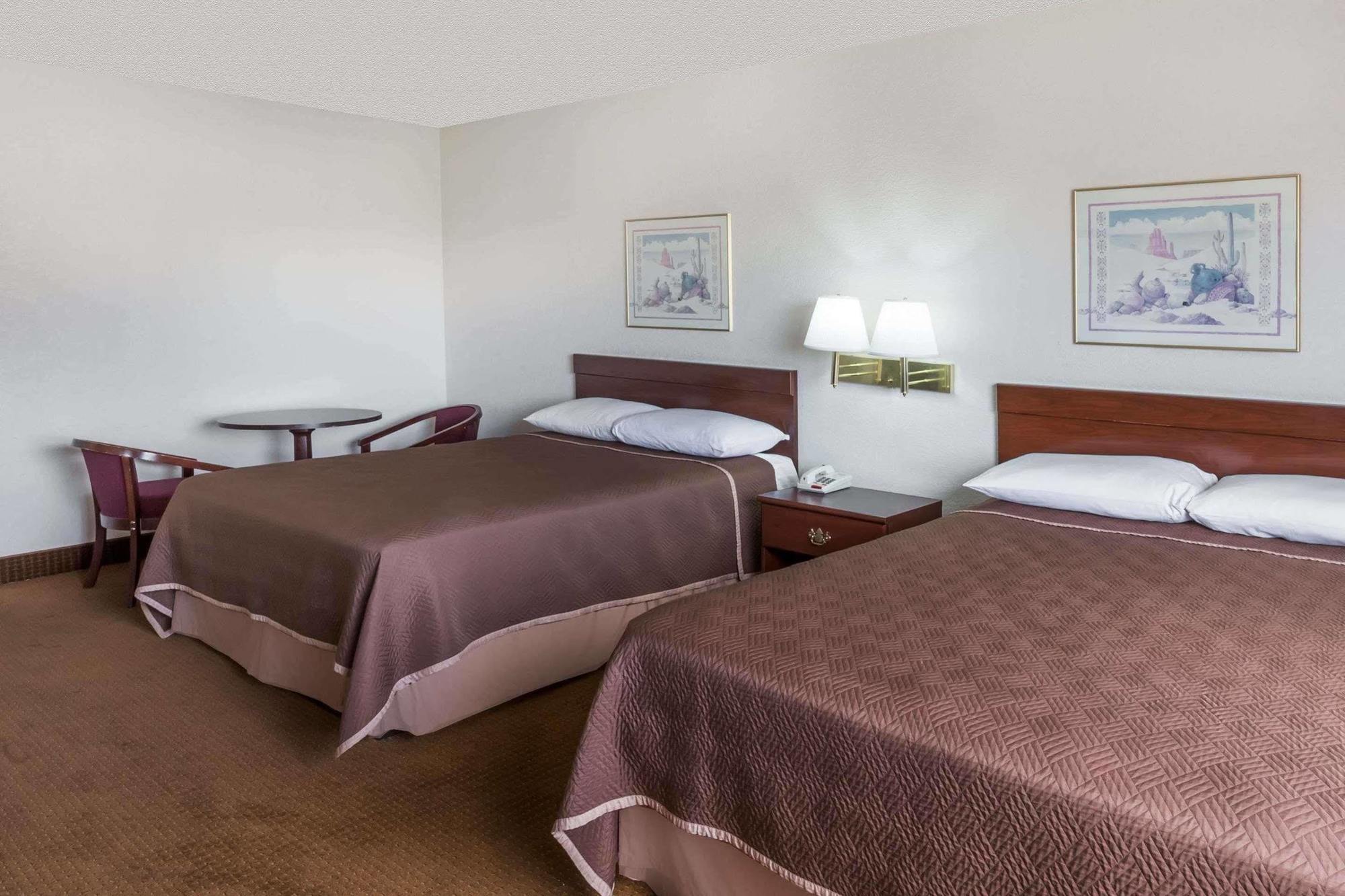 Travelodge By Wyndham Mesa Bagian luar foto