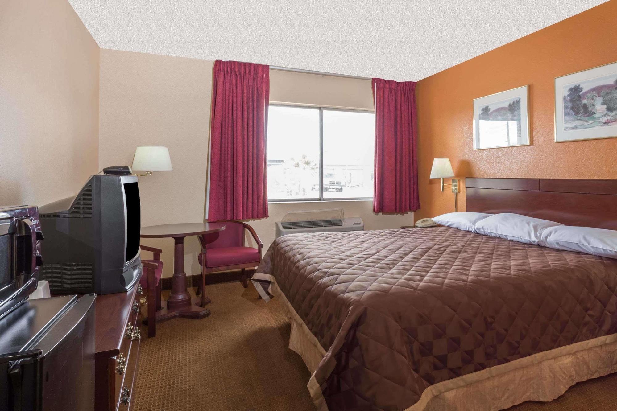 Travelodge By Wyndham Mesa Bagian luar foto