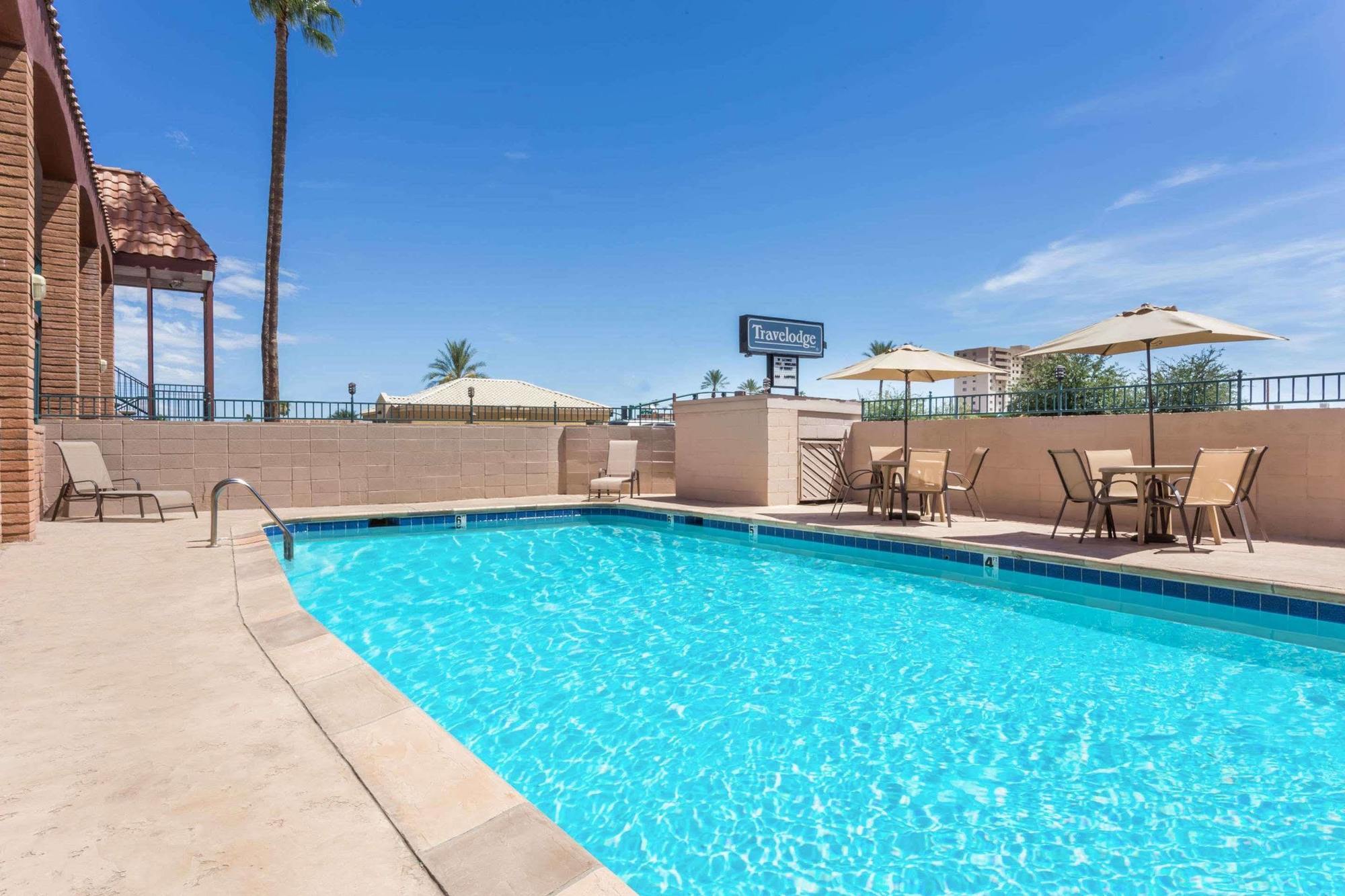 Travelodge By Wyndham Mesa Bagian luar foto