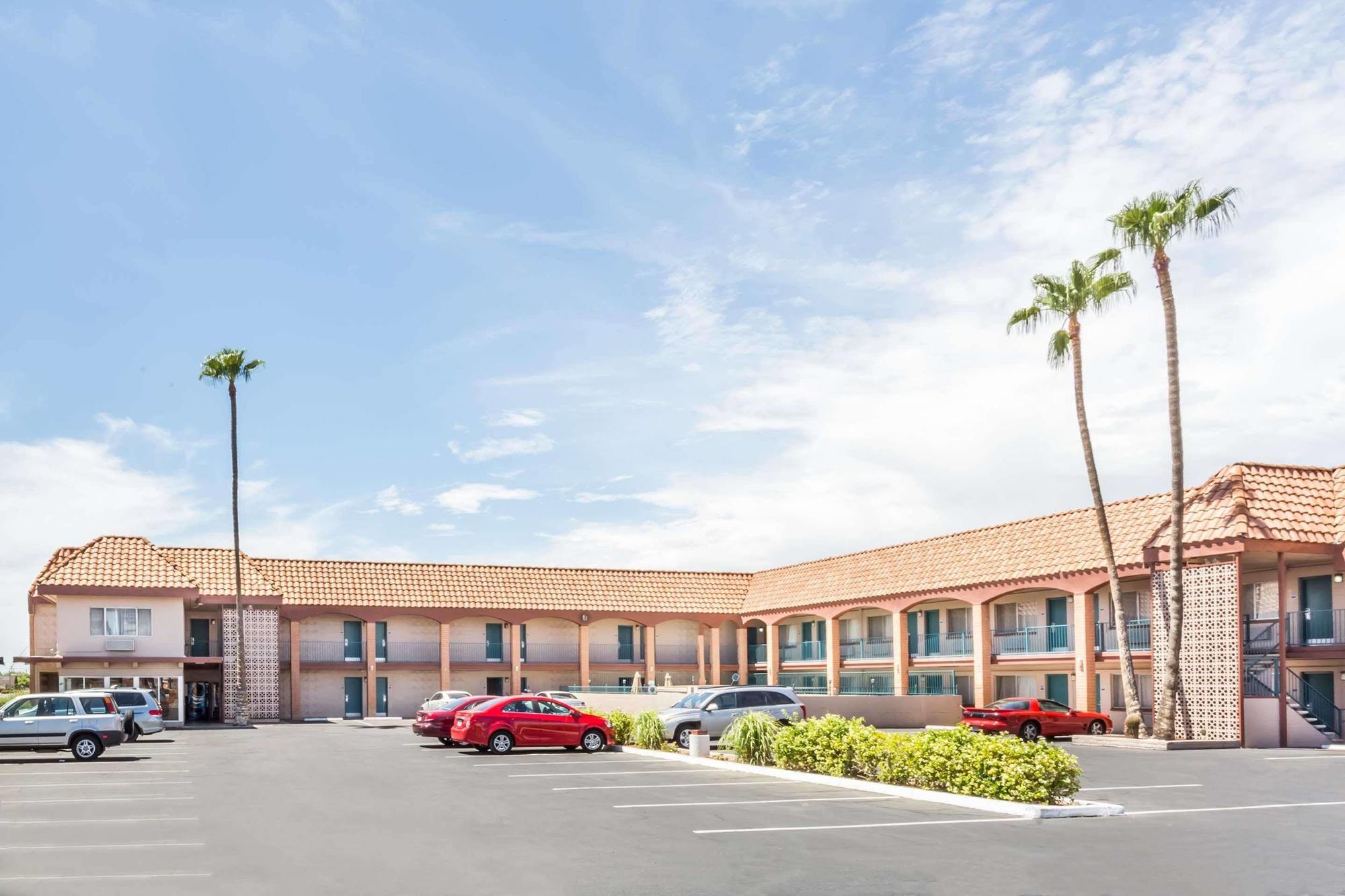 Travelodge By Wyndham Mesa Bagian luar foto