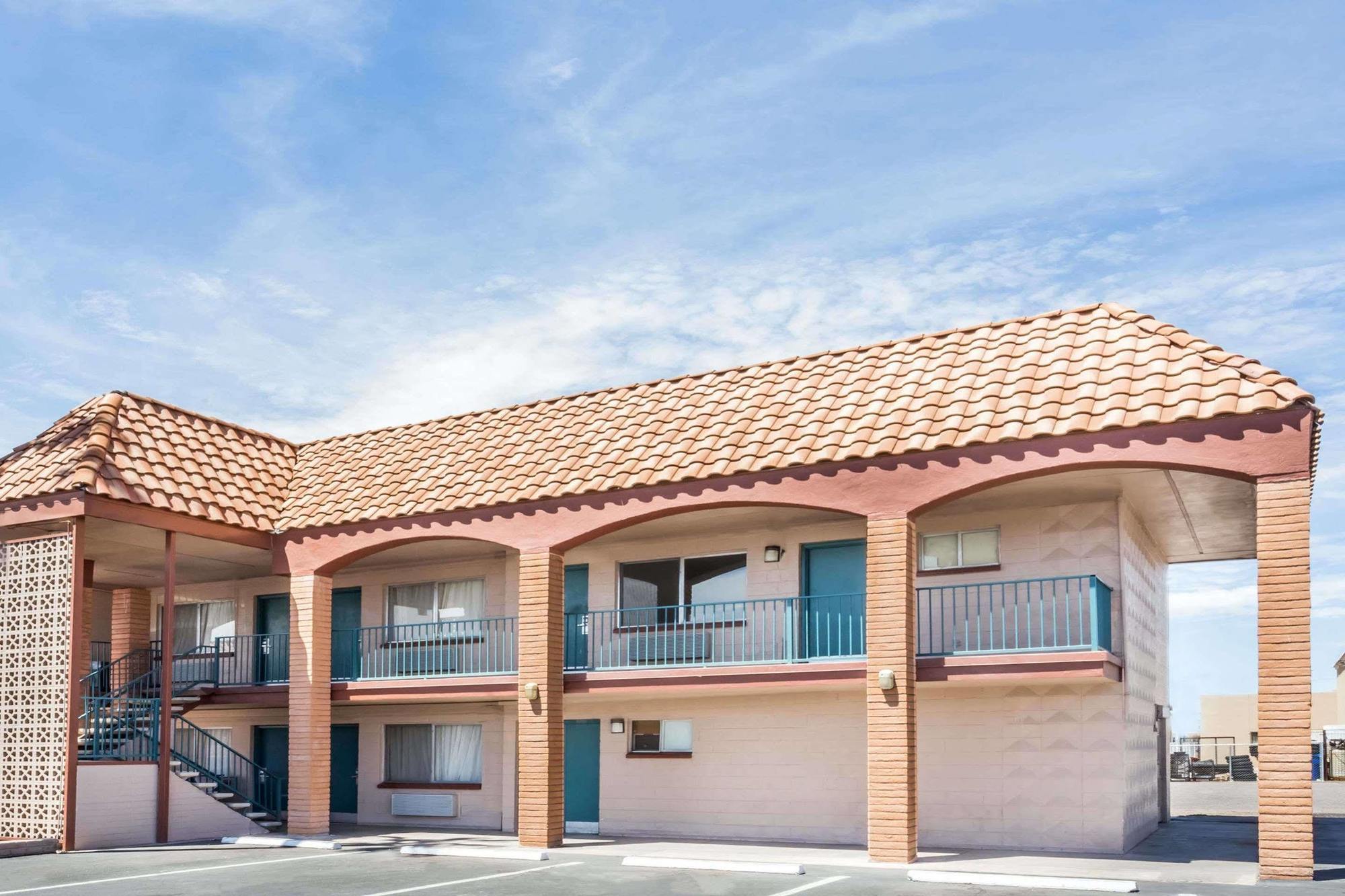 Travelodge By Wyndham Mesa Bagian luar foto